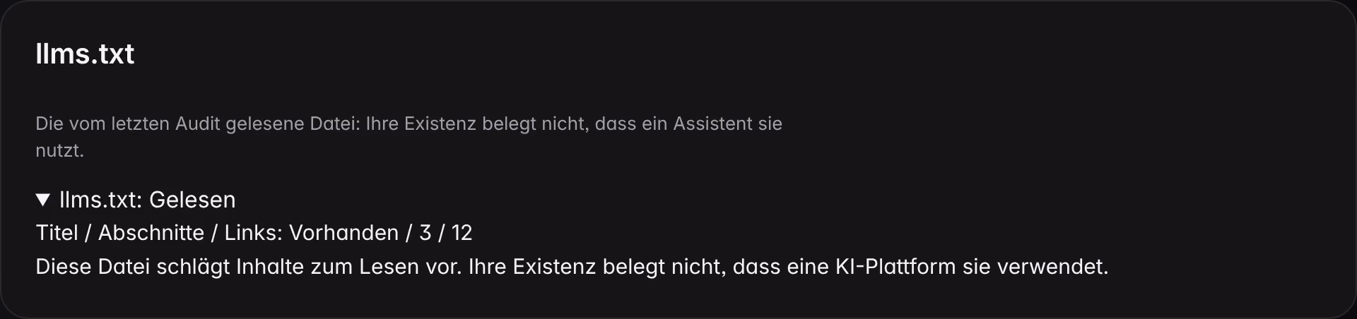 Das llms.txt-Panel des Website-Audits an einer Demo-Marke: gelesene Datei, Titel, vorhandene Abschnitte und Links, mit dem Hinweis, dass das Vorhandensein der Datei nicht beweist, dass ein Assistent sie nutzt.