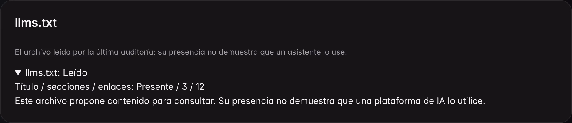 El panel llms.txt de la auditoría del sitio sobre una marca de demostración: archivo leído, título, secciones y enlaces presentes, con la advertencia de que la presencia del archivo no prueba que un asistente lo use.